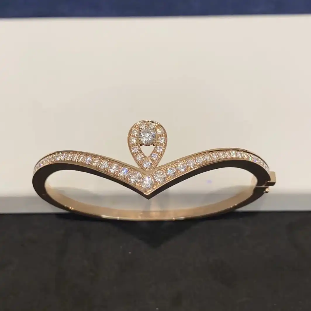 四叶草五花手串：独特设计珠宝饰品，时尚潮流必备，SEO优化标题推荐